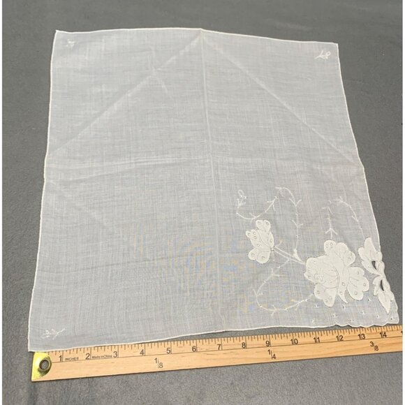 Vintage Floral Handkerchiefs Lot of 8 - Delicate Prints & Lace Edges - Picture 10 of 10